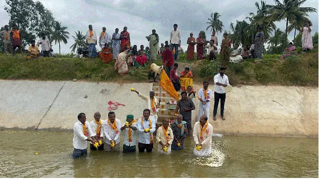 ఆగి..సాగిన కృష్ణా జలాలు