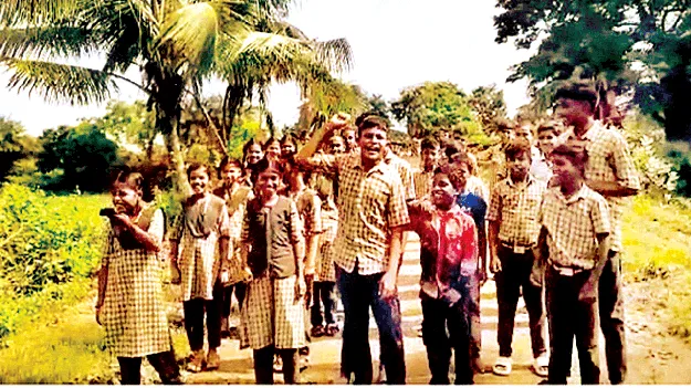 రోడ్డు పనులు పూర్తిచేయాలి