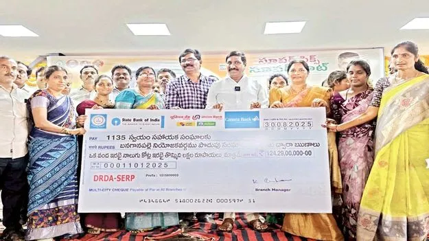 మహిళలను పారిశ్రామికవేత్తలుగా మారుస్తాం 