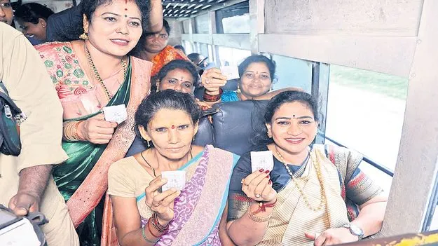 ఆర్టీసీ బస్సులో హోం మంత్రి ప్రయాణం