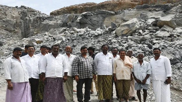 క్వారీ తవ్వకాలను అడ్డుకున్న ముద్దిరెడ్డిపల్లె వాసులు