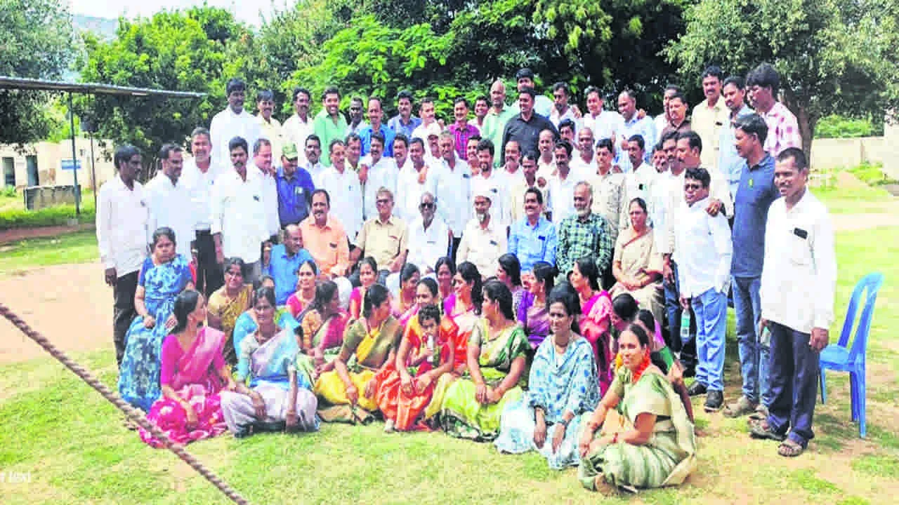 ALUMNI: పూర్వ విద్యార్థుల సమ్మేళనం