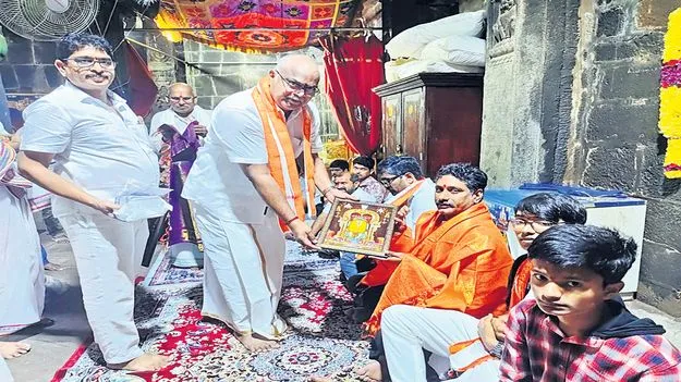 ఉద్యోగం ఇక్కడ... విధులు అక్కడ!