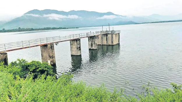 జలాశయాలకు వరద పోటు