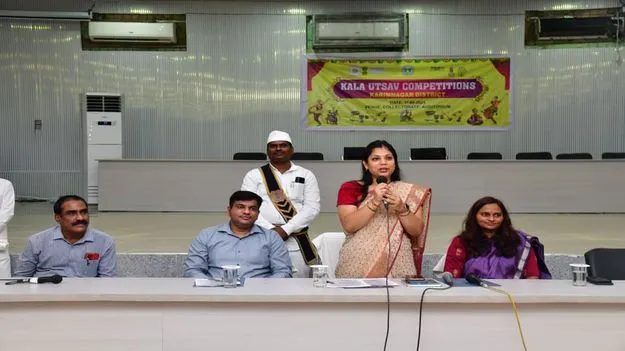 విద్యార్థులు కళలు, క్రీడల్లోనూ రాణించాలి 