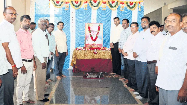 కలాన్ని ఆయుధంగా మార్చుకున్న కాళోజీ