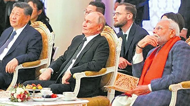 PM Modi: ప్రపంచం దృష్టంతా  ఆ ముగ్గురు దేశాధినేతల మీదే!