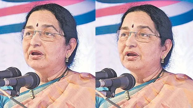 Writer Nellutla Ramadevi: రచయిత్రి, కాలమిస్టు.. రమాదేవికి కాళోజీ పురస్కారం