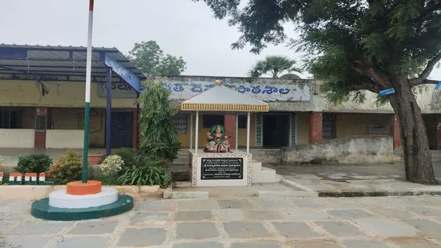 Peddapalli: పల్లె పాఠశాలలో ప్రపంచస్థాయి విద్యా బోధన
