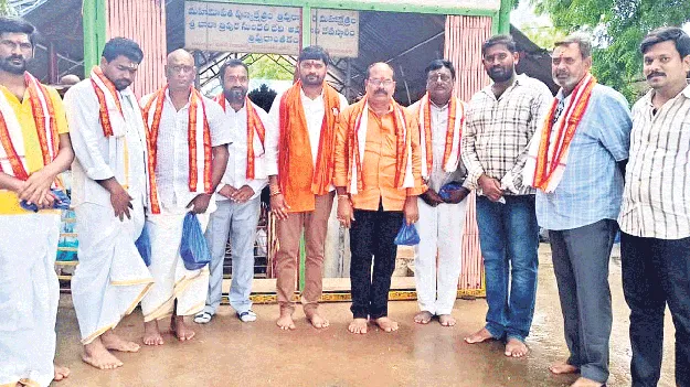 ఆలయాల్లో కమ్మ కార్పొరేషన్‌ చైర్మన్‌ పూజలు