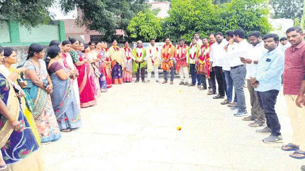  జీపీవోలుగా వెళ్తున్న ఉద్యోగులకు వీడ్కోలు 