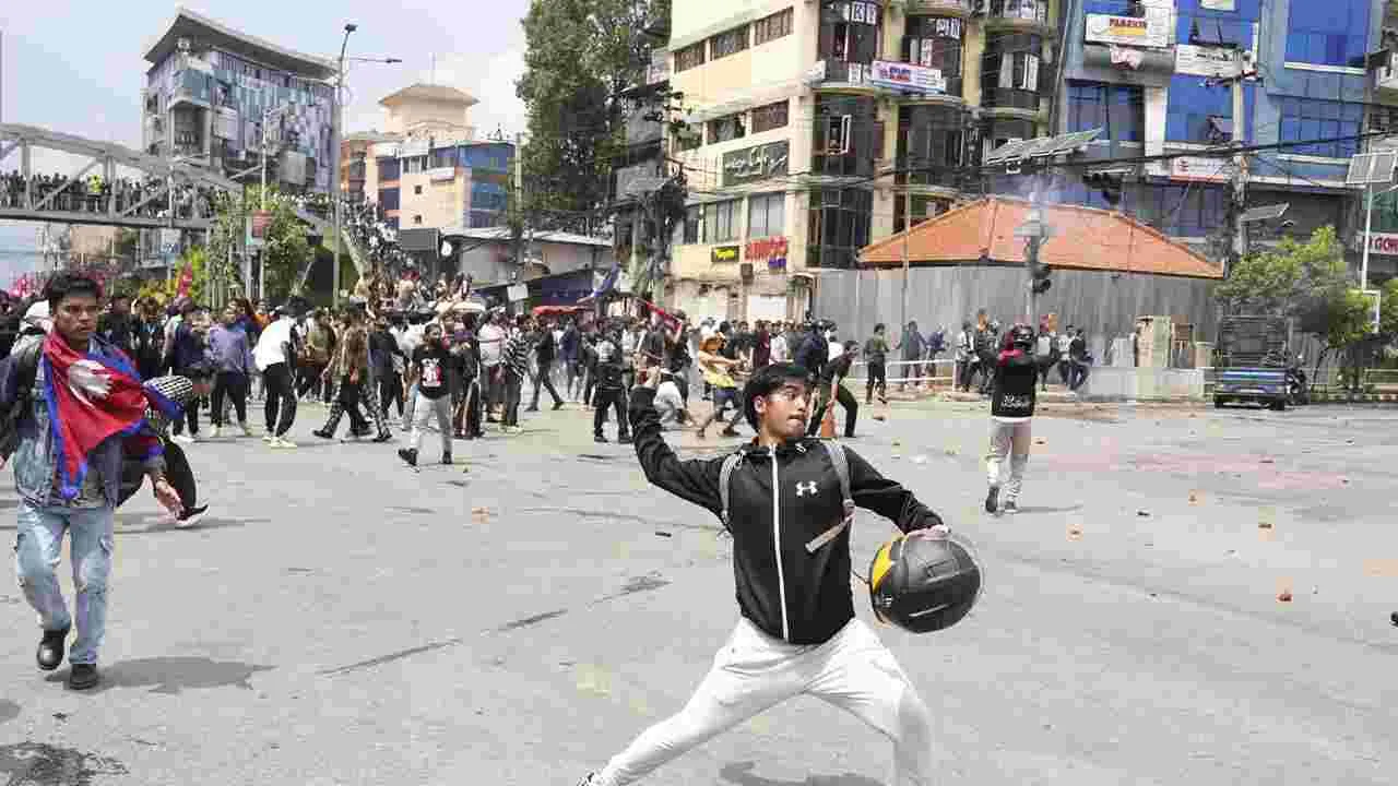 Mass Protests Erupt in Nepa: భగ్గుమన్న నేపాల్‌
