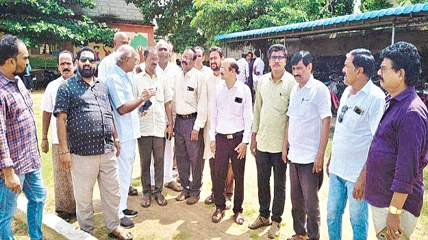 డిగ్రీ కళాశాల ఏర్పాటుకు స్థల పరిశీలన 