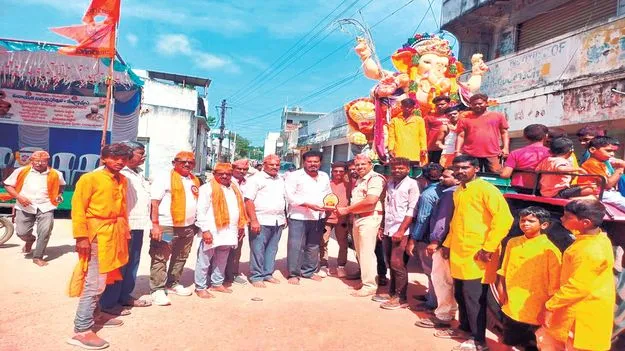  ఘనంగా గణనాథుల నిమజ్జనం