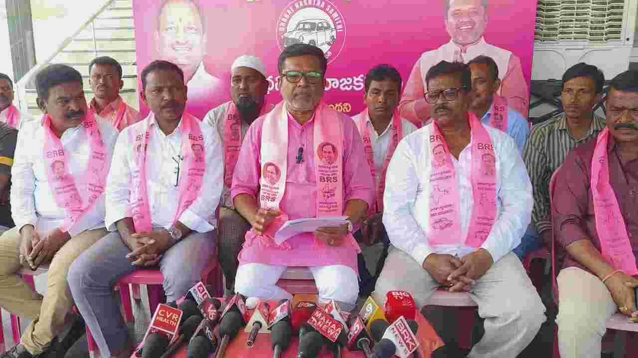 ఇందిరమ్మ ఇండ్లు నిర్మించడంలో మంత్రి విఫలం