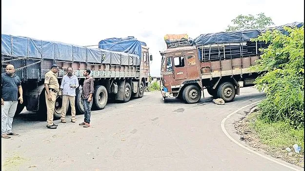 పాడేరు ఘాట్‌లో స్తంభించిన ట్రాఫిక్‌