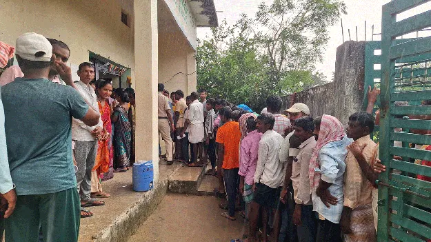 kumaram bheem asifabad-యూరియా కోసం రైతుల బారులు