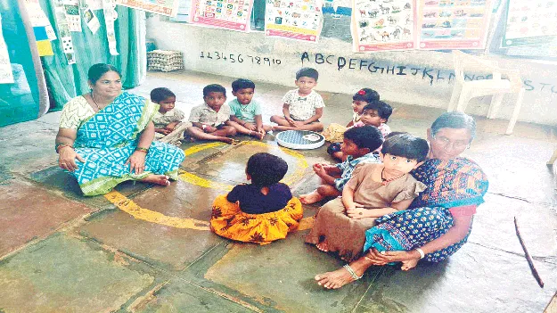 అంగన్‌వాడీ చిన్నారులకు   అందని యూనిఫాంలు