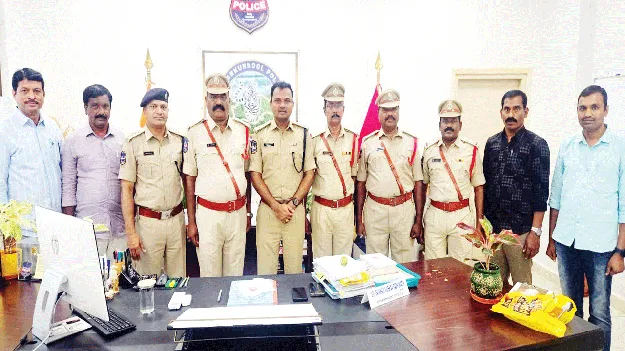 ముగ్గురు ఏఎస్‌ఐలకు ఎస్‌ఐలుగా పదోన్నతి