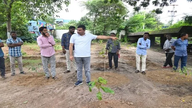 Karimnagar:  మొక్కలు నాటి సంరక్షించాలి