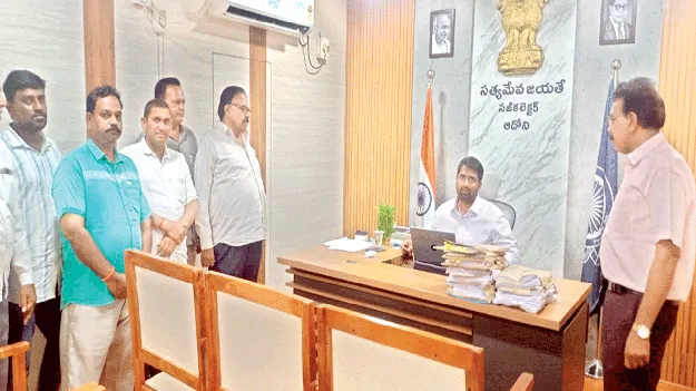 దిగివచ్చిన వ్యాపారులు