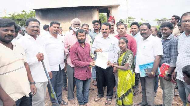 అర్హులందరికీ ఇందిరమ్మ ఇళ్లు 