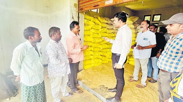 యూరియా కొరత లేదు