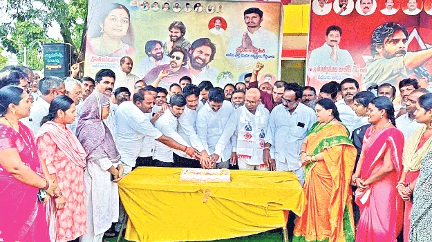 ఘనంగా పవన్‌ పుట్టినరోజు వేడుకలు