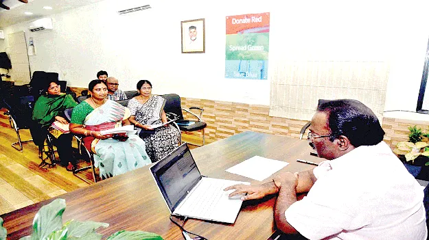 మరుగుదొడ్ల నిర్మాణం వేగవంతం చేయండి