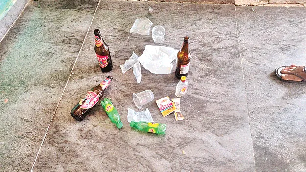 మందుబాబుల హల్‌చల్‌