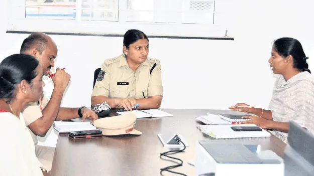 పోలీసు ప్రజావాణికి 15 వినతులు