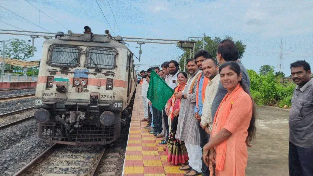 kumaram bheem asifabad- కాగజ్‌నగర్‌లో మరిన్ని ఎక్స్‌ప్రెస్‌ రైళ్లకు హాల్టింగ్‌