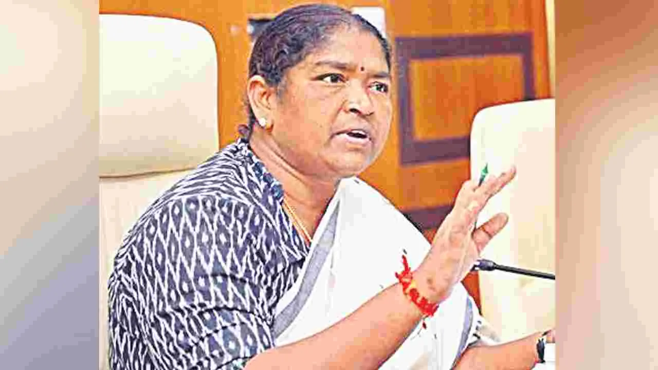 Telangana Politics: కవిత ఎపిసోడ్‌.. కుటుంబ డ్రామా: సీతక్క 