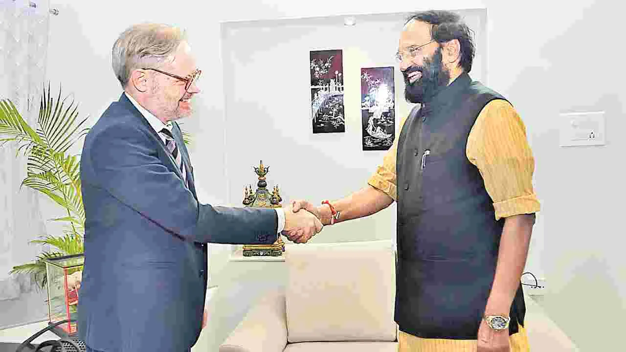 Uttam Kumar Reddy: రాష్ట్రంలో పెట్టుబడులు పెట్టండి