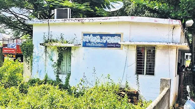 రెవెన్యూలో అవినీతి ఊడలు