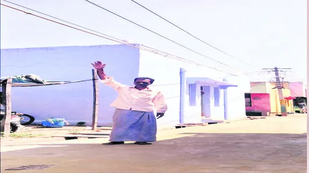 ELECTRICITY: తక్కువ ఎత్తులో విద్యుత తీగలు