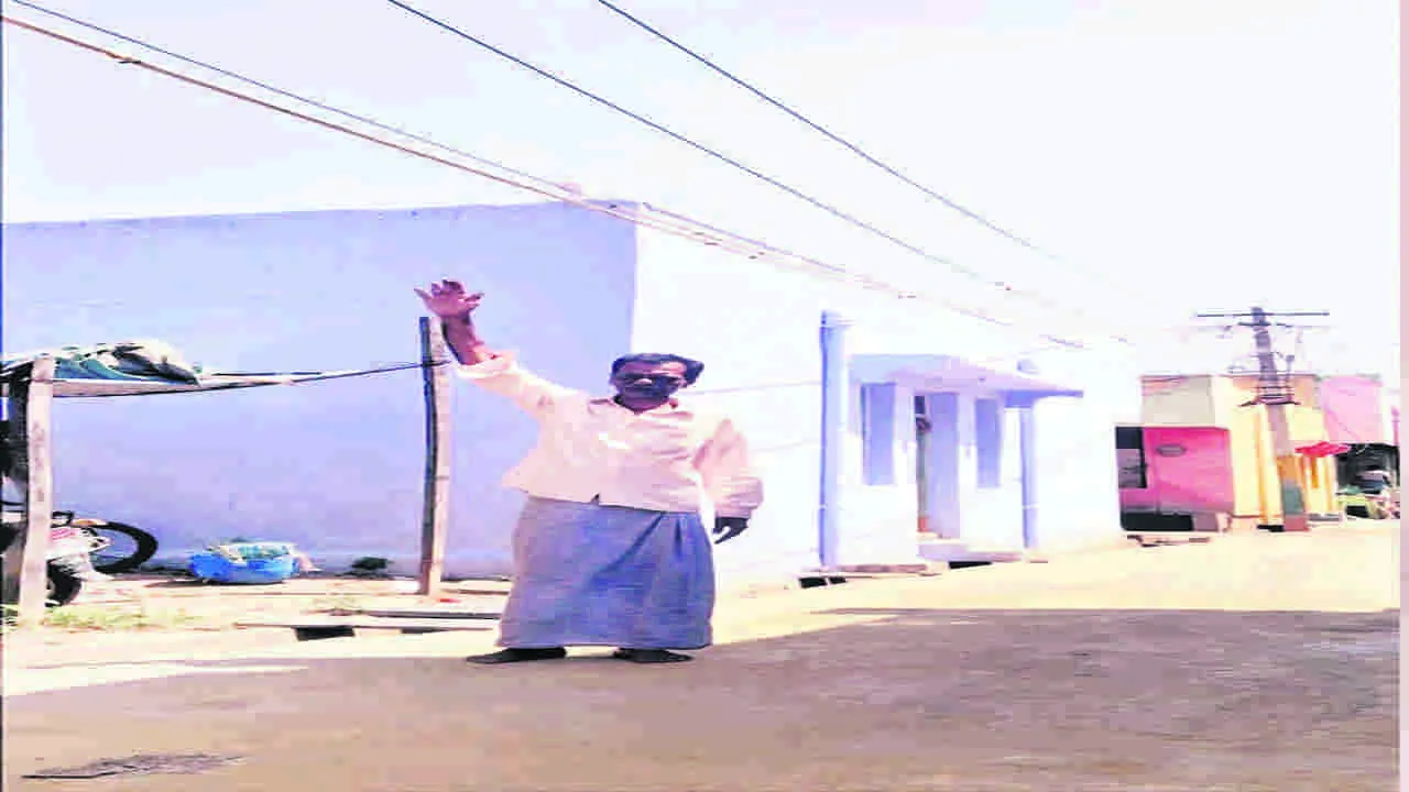 ELECTRICITY: తక్కువ ఎత్తులో విద్యుత తీగలు