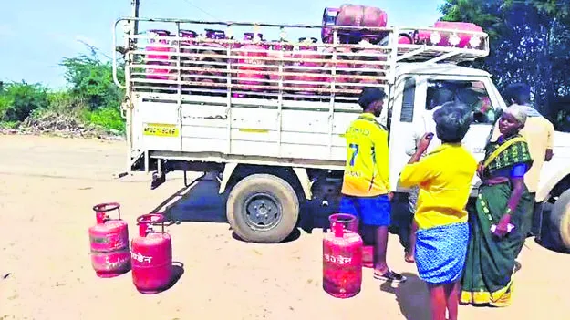 GAS CYLINDER: గ్యాస్‌ సిలిండర్‌ డెలివరీకి ఐదురోజులా..?