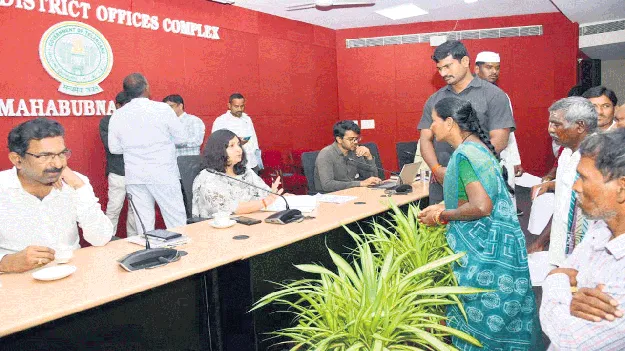 దరఖాస్తులకు పరిష్కారం చూపాలి