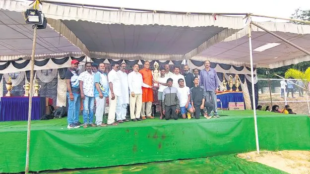  జాతీయ స్థాయిలో పతకాలు సాధించాలి