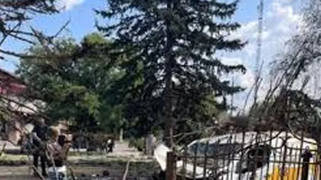 Bomb Strike: పెన్షన్‌ కోసం లైన్‌లో ఉన్న వృద్ధులపై రష్యా గ్లైడ్‌ బాంబు