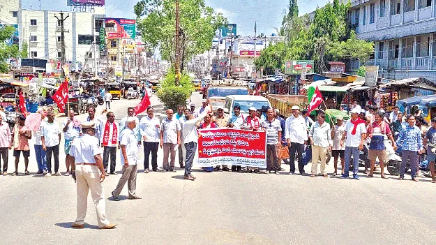 టారిఫ్‌లను రద్దు చేయాలి