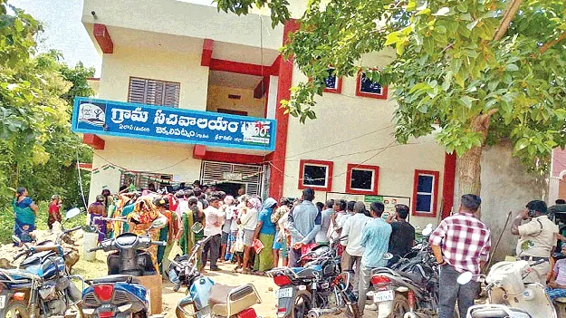 యూరియా పక్కదారి పట్టకుండా చూడాలి