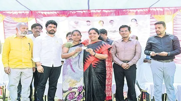 జిల్లాలో 3 లక్షల స్మార్ట్‌ రేషన్‌ కార్డులు