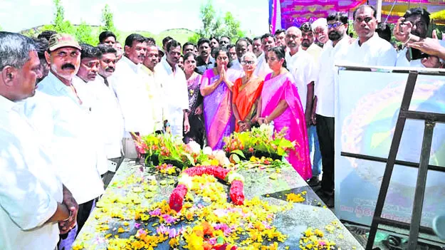 MINISTER SAVITHA: నాన్న ఆశీర్వాదాలే నాకు శ్రీరామరక్ష