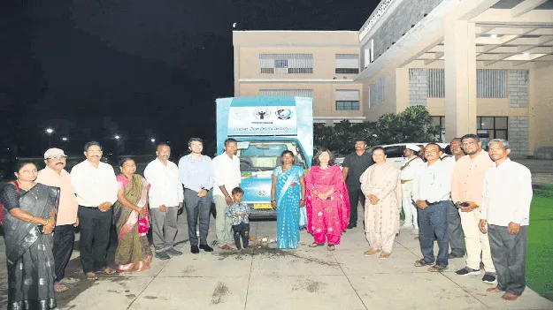 చేపల విక్రయంతో ఆర్థికాభివృద్ధి సాధించాలి