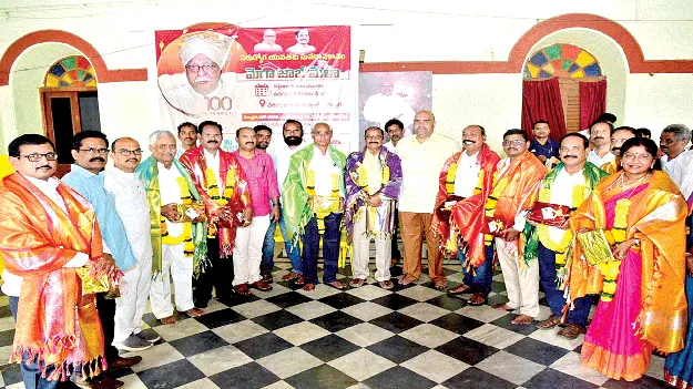 సమాజానికి ఉపాధ్యాయులు మార్గదర్శకులు  