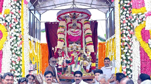 రావణబ్రహ్మ వాహనంపై విఘ్ననాథుడి విహారం