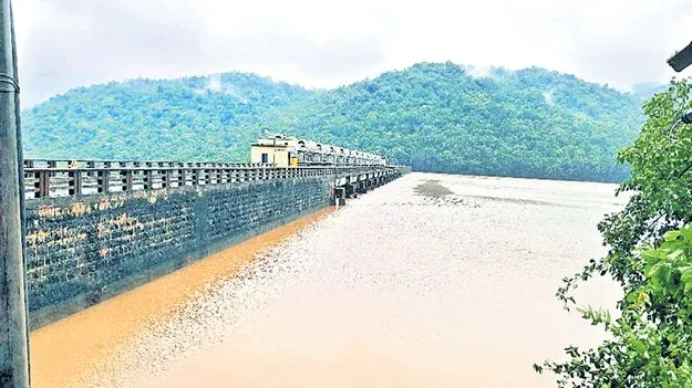 డొంకరాయి నుంచి నీరు విడుదల