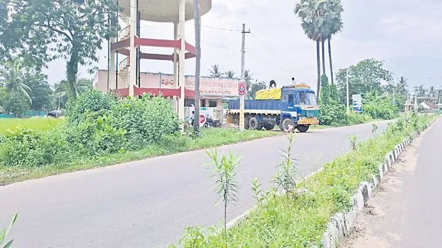 జిల్లాలో 2 వేల మెట్రిక్‌ టన్నుల యూరియా